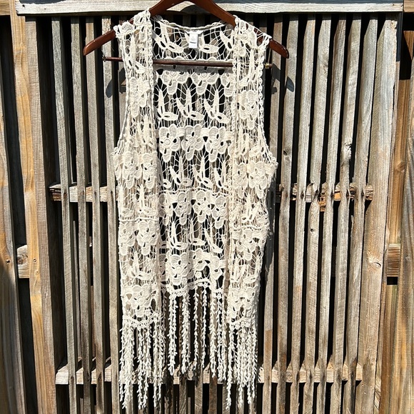 EST. 1946 Tops - Long Beautiful Trendy Crochet Open Front Vest Top Fringe Sleeveless Cardigan